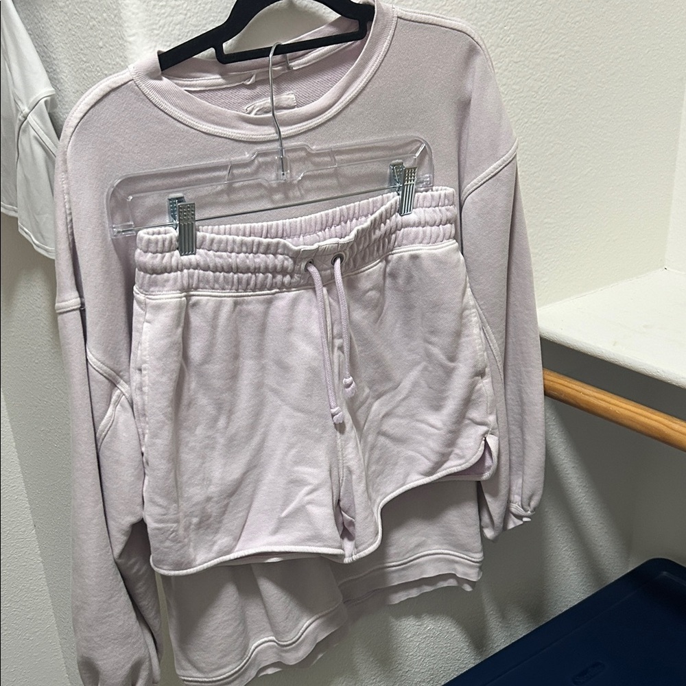 Aerie Set ๐ Sweatshirt and Shorts Set - Picture 2 of 6